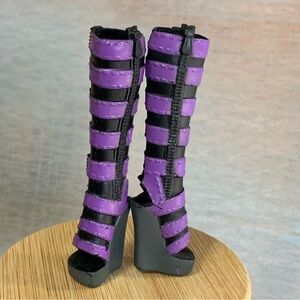 Monster High Doll Clawdeen Wolf Boots